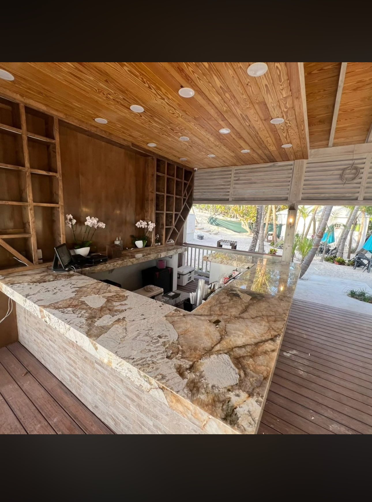 Outdoor stone bar with quartzite top built by 3D Construction
